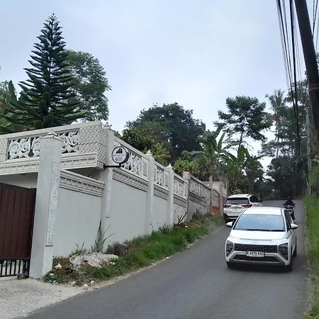 Villa Bravira Cisarua Exteriör bild